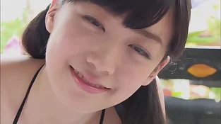 Super-cute Chinese teenage displays her pubes